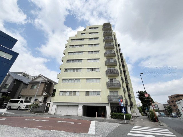 【現況写真】 | ロイヤルパレス | 前面道路と外観の様子です。～即日のご見学可能～　お問合せはお気軽にどうぞ。