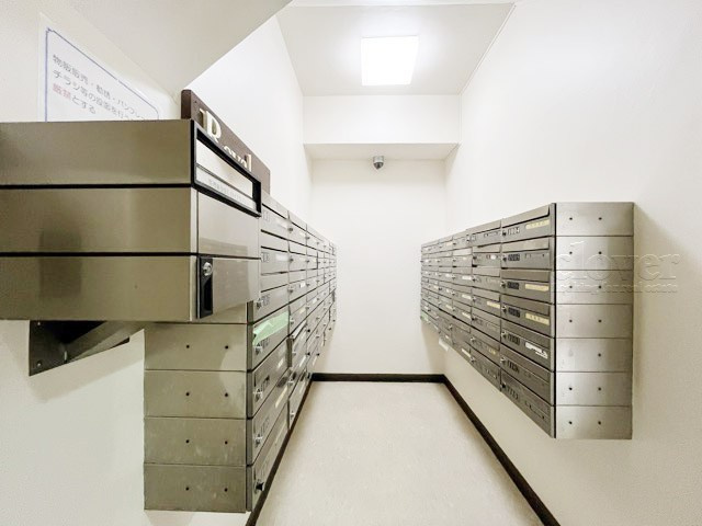 【設備】 | ロイヤルパレス | 郵便物を受け入れる住民共用のポスト。「集合ポスト」とも呼びます。ここもまた、マンションの「顔」のひとつです。～即日のご見学可能～　お問合せはお気軽にどうぞ。