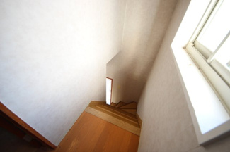 【内装】 | 大津市北小松1372-25　中古戸建 | 3階への階段
