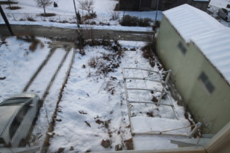 【庭】 | 大津市北小松1372-25　中古戸建 | 上から見た庭・駐車スペース