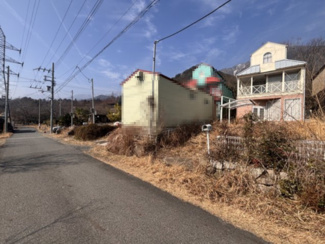 【前面道路含む現地写真】 | 大津市北小松1372-25　中古戸建 | 2026年2月撮影、外観から前面道路