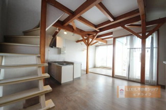 【居間・リビング】 | 大津市北小松1372-25　中古戸建 | 二階リビング、AIによる家具消し加工