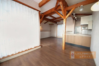 【居間・リビング】 | 大津市北小松1372-25　中古戸建 | 二階リビング別角度、AIによる家具消し加工