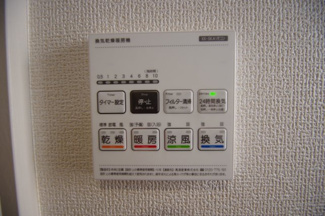 【冷暖房・空調設備】 | 【仲介手数料無料！！】日野市南平1丁目　新築戸建て（全2棟）2号棟　4480万円 | 浴室暖房