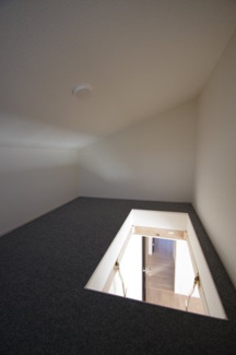 【収納】 | 【仲介手数料無料！！】日野市南平1丁目　新築戸建て（全2棟）2号棟　4480万円 | 屋根裏収納