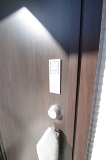 【玄関】 | 【仲介手数料無料！！】日野市南平1丁目　新築戸建て（全2棟）2号棟　4480万円 | 玄関カードキー対応