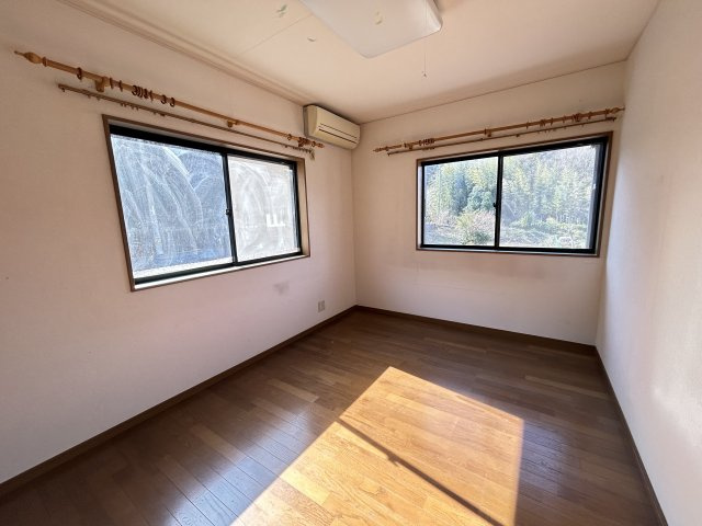 徳島市勝占町中山中古戸建の洋室