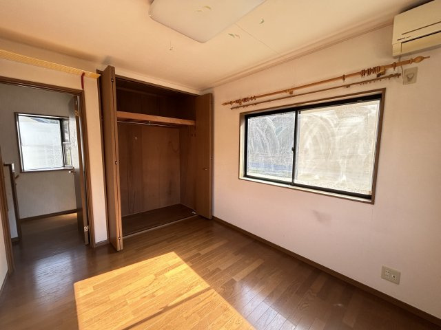徳島市勝占町中山中古戸建の洋室
