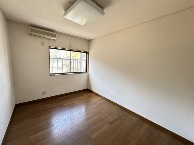 徳島市勝占町中山中古戸建の洋室