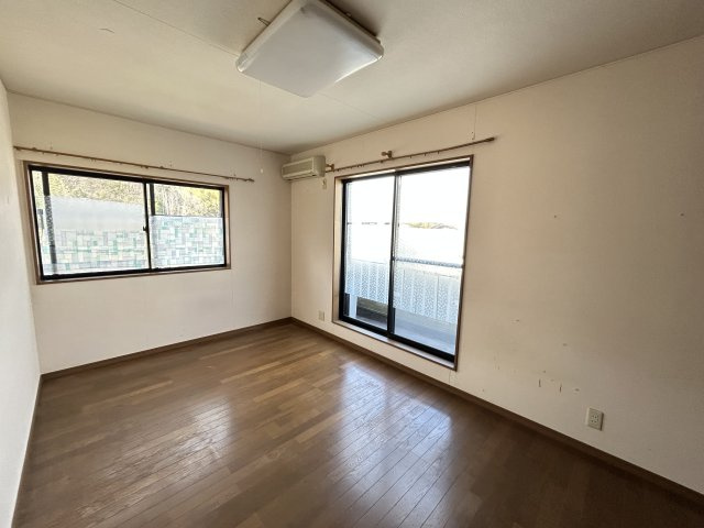 徳島市勝占町中山中古戸建の洋室