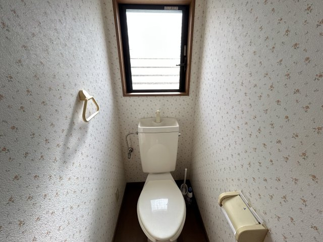 徳島市勝占町中山中古戸建のトイレ