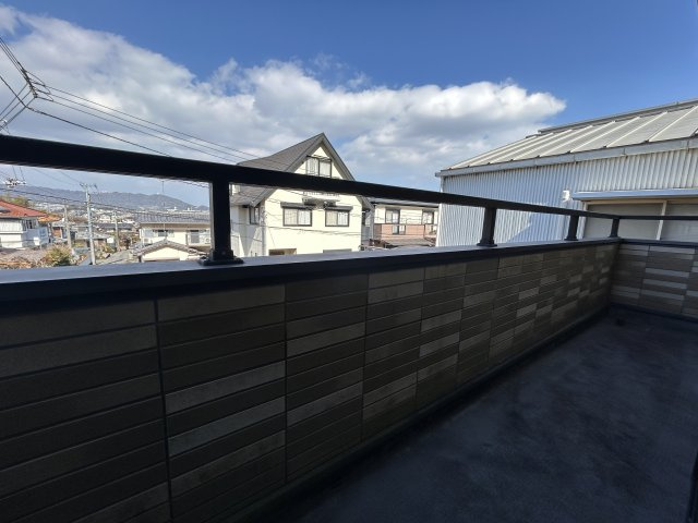 徳島市勝占町中山中古戸建のバルコニー