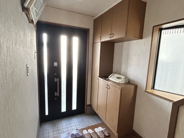 徳島市勝占町中山中古戸建の玄関