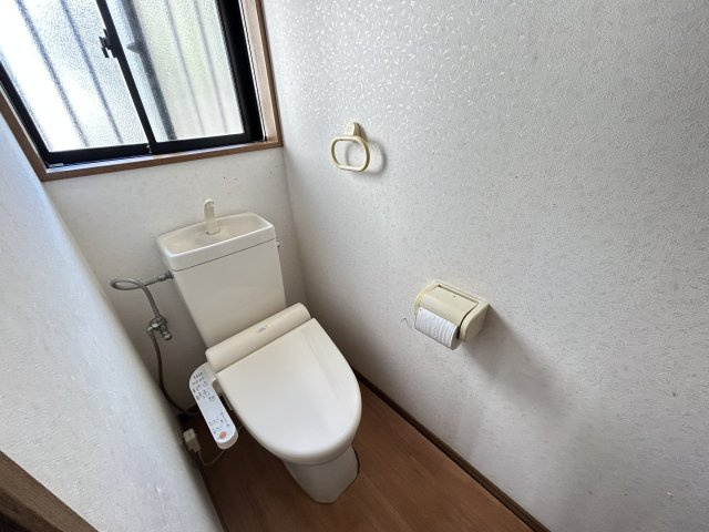 徳島市勝占町中山中古戸建のトイレ