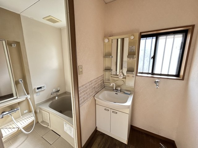 徳島市勝占町中山中古戸建の洗面所