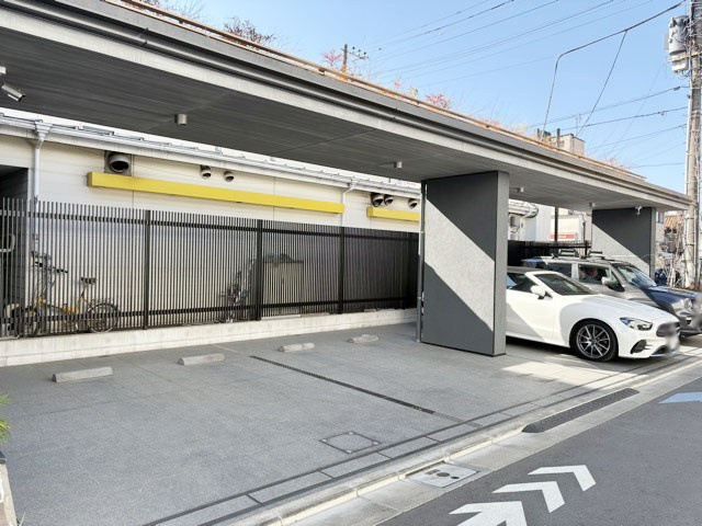 【駐車場】 | サンウッド浜田山 | マンションの駐車場スペース。空きの有無や駐車料金、サイズ規定などについては、改めてお問い合わせください。～即日のご見学可能～　お問合せはお気軽にどうぞ。