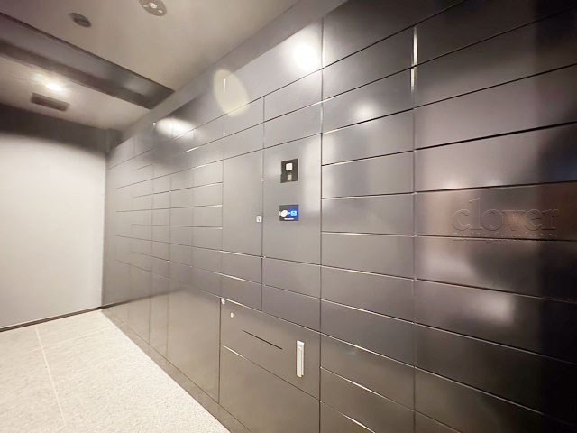 【設備】 | サンウッド浜田山 | 仕事をしたり、家をあけがちな人にとっては必須となる、宅配BOX。ネット通販や宅配サービスの利用頻度が高い人にとっても、うれしい設備です。～即日のご見学可能～　お問合せはお気軽にどうぞ。