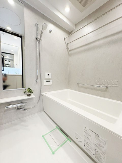 【浴室】 | サンウッド浜田山 | 浴室乾燥機能付き　疲れと汚れを落として明日への活力を蓄える、癒しの空間＝バスルーム。とても大切な設備です。浴槽も洗い場も美しく整っています。～即日のご見学可能～　お問合せはお気軽にどうぞ。