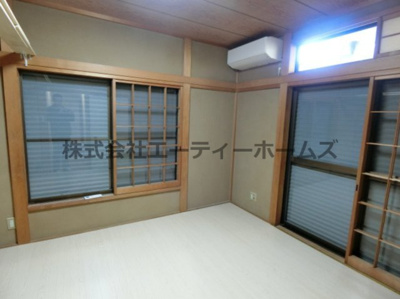 【和室】 | 糠田武田邸貸家 | 畳の上にフローリング材を敷いています