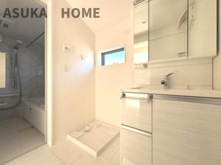 篠原西町新築戸建ての外観|ホッとできる陽射しが降り注ぐ外観です。