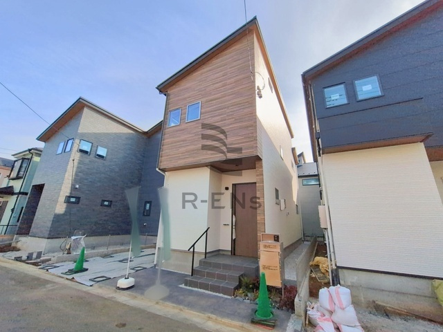 【外観】 | 西東京市北町５丁目　新築戸建て　２号棟 | 均一性のある美しいシルエットを身に纏う、凛とした佇まい