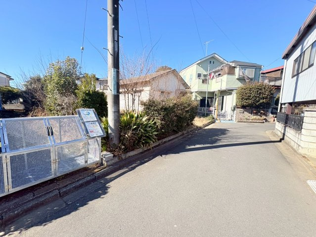 狭山市根岸1丁目　建築条件なし売地　西武池袋線『入間市駅』徒歩25分　【水富小学区】の前面道路含む現地写真