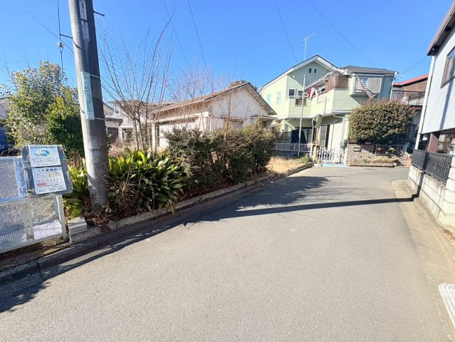 狭山市根岸1丁目　建築条件なし売地　西武池袋線『入間市駅』徒歩25分　【水富小学区】の前面道路含む現地写真