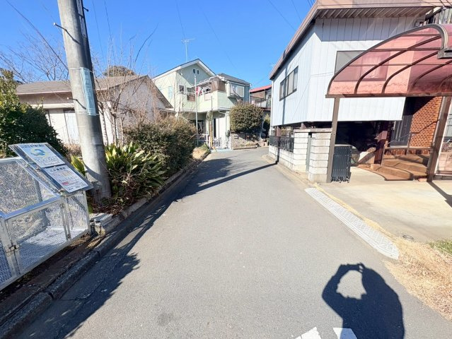 狭山市根岸1丁目　建築条件なし売地　西武池袋線『入間市駅』徒歩25分　【水富小学区】の前面道路含む現地写真