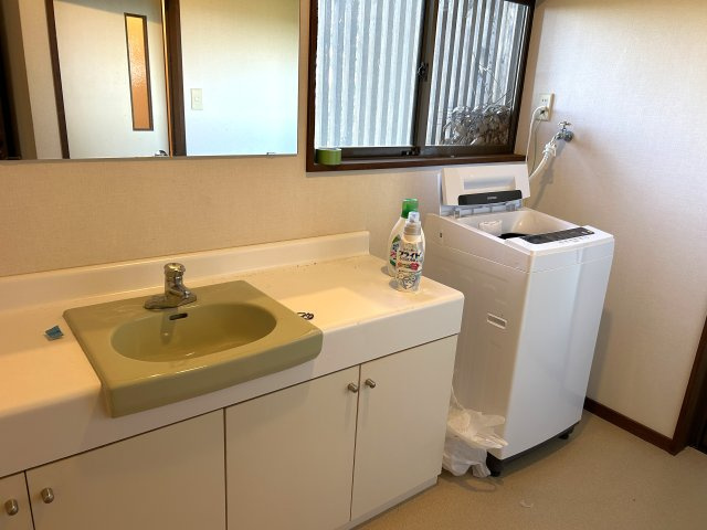 東伊豆町　熱川サンシティ希望ヶ丘のその他|独立洗面台　室内洗濯機置場