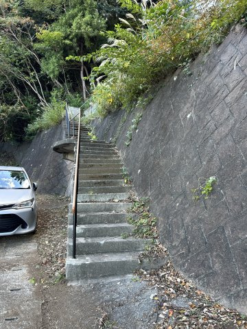 東伊豆町　熱川サンシティ希望ヶ丘の外観|玄関まで階段を登ります