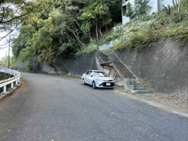 東伊豆町　熱川サンシティ希望ヶ丘の前面道路含む現地写真