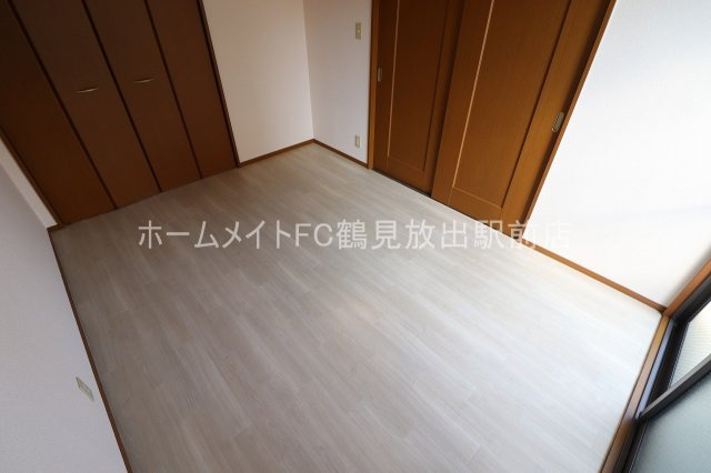 大阪市鶴見区今津北４丁目のハイツの洋室