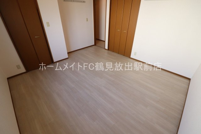 大阪市鶴見区今津北４丁目のハイツの洋室