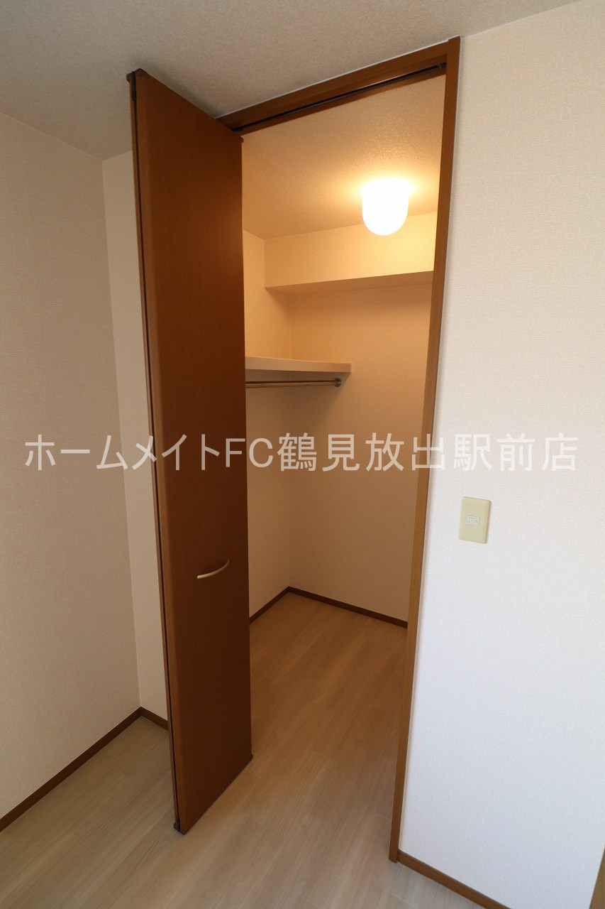 大阪市鶴見区今津北４丁目のハイツの収納