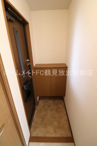 大阪市鶴見区今津北４丁目のハイツの玄関