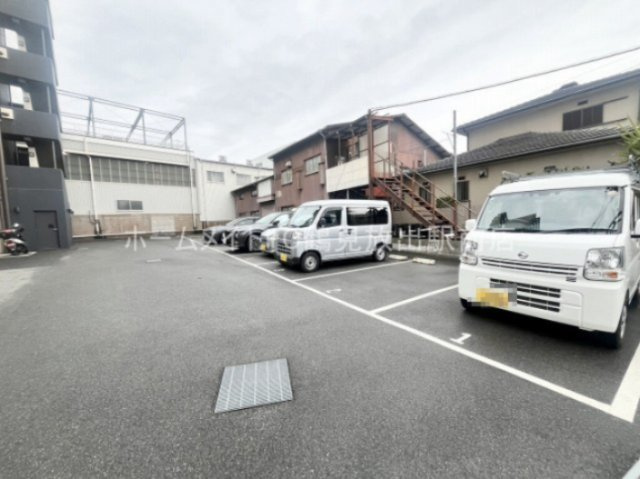 大阪市鶴見区諸口１丁目の賃貸マンションの駐車場