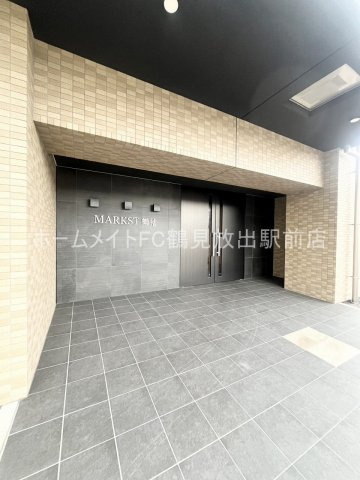 大阪市鶴見区諸口１丁目の賃貸マンションのエントランス