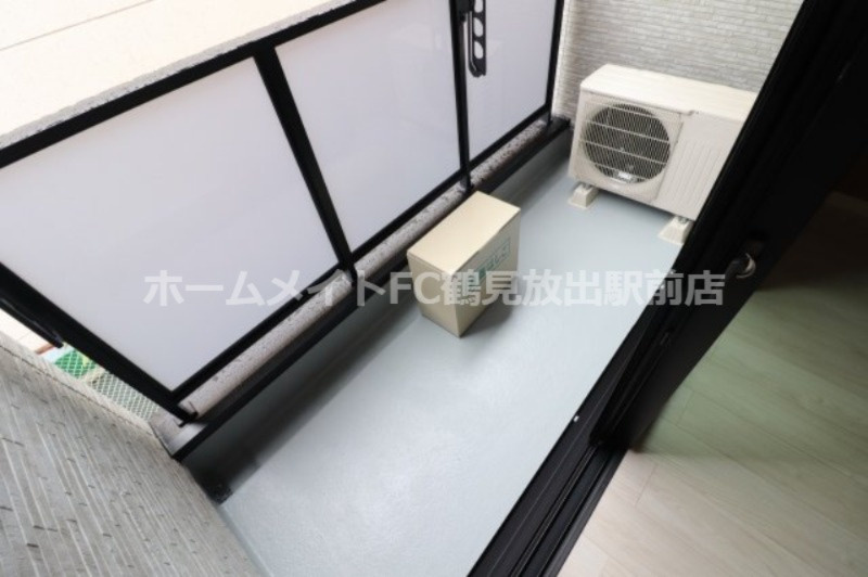 東大阪市森河内西２丁目のアパートのバルコニー