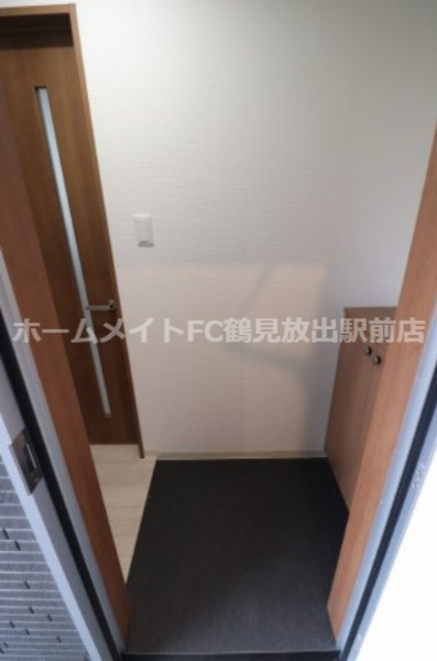 東大阪市森河内西２丁目のアパートの玄関