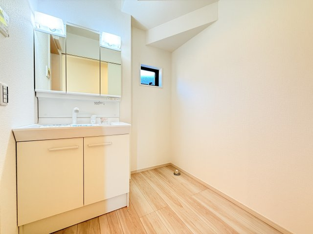 下妻市下栗1期　新築戸建て　2号棟の独立洗面台