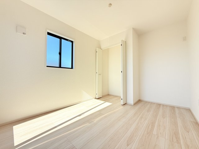 下妻市下栗1期　新築戸建て　2号棟の洋室