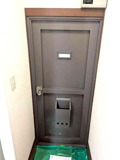 第二宝ビルの玄関