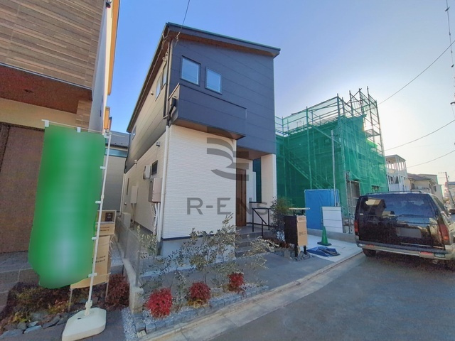 【外観】 | 西東京市北町５丁目　新築戸建て　３号棟 | 均一性のある美しいシルエットを身に纏う、凛とした佇まい