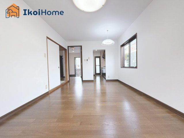 神戸市西区富士見が丘1丁目　中古戸建の居間・リビング|●年中無休：・当日予約可●１階、２階ともにLDKは13.5帖です。キッチンも１階、２階にございます！