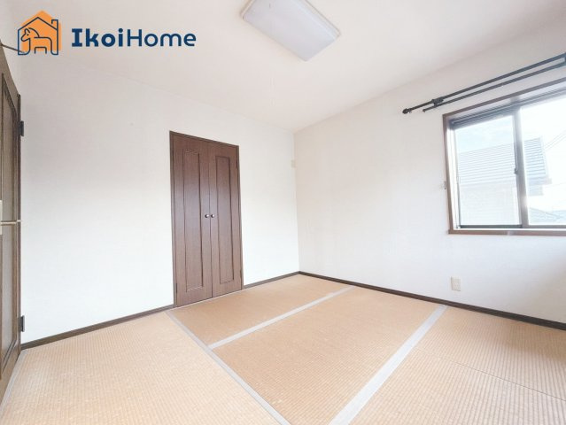 神戸市西区富士見が丘1丁目　中古戸建の寝室|各部屋にはカーテンレールが付いております！照明器具もございますので、そのままご使用いただく事も可能！