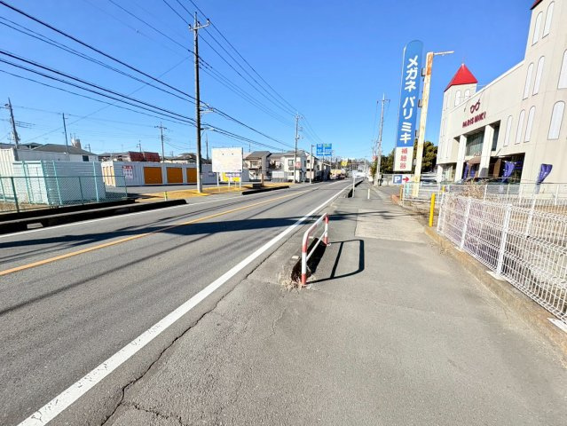 狭山市根岸1丁目　建築条件なし売地　西武新宿線『狭山市駅』バス9分　【水富小学区】の前面道路含む現地写真