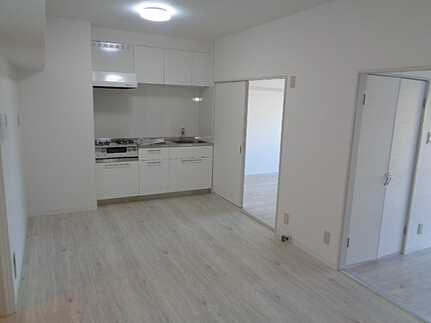 楽々園豊栄ハイツの居間・リビング