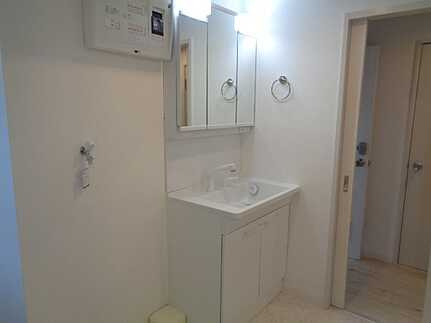 楽々園豊栄ハイツの独立洗面台