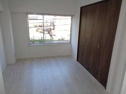 楽々園豊栄ハイツの洋室