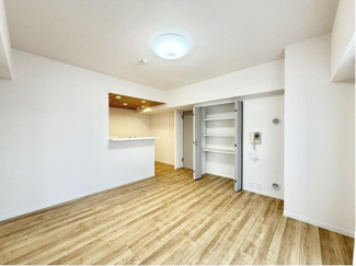 【居間・リビング】 | 三協鶴間ガーデンハウス | LDK11.1帖別角度